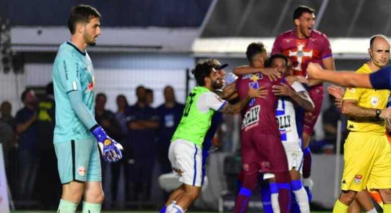 Água Santa faz história elimina RB Bragantino e está na final